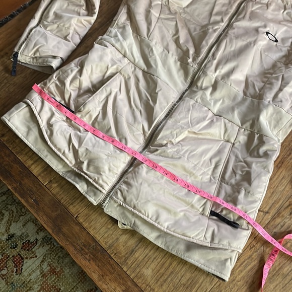 Oakley ski and/or boarding winter coat size Large Champagne color - Picture 13 of 14